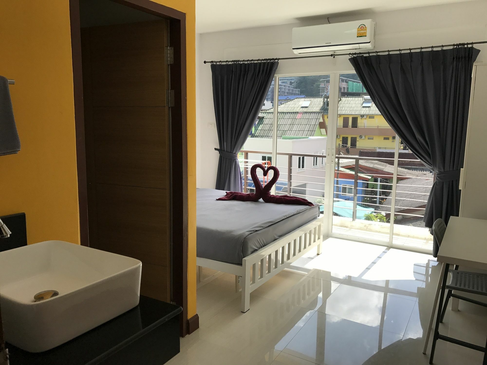 Bedbox Hostel Patong Eksteriør bilde